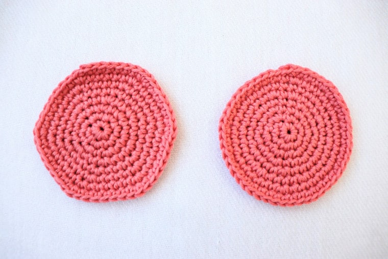 The difference between a circle with this tip applied and another done the usual way. One is more like a hexagon and the other is a circle.