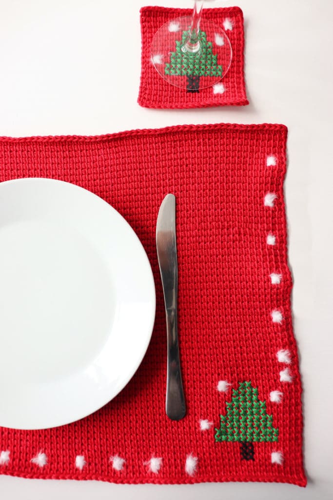 The complete table set with the Christmas Placemat and Coaster